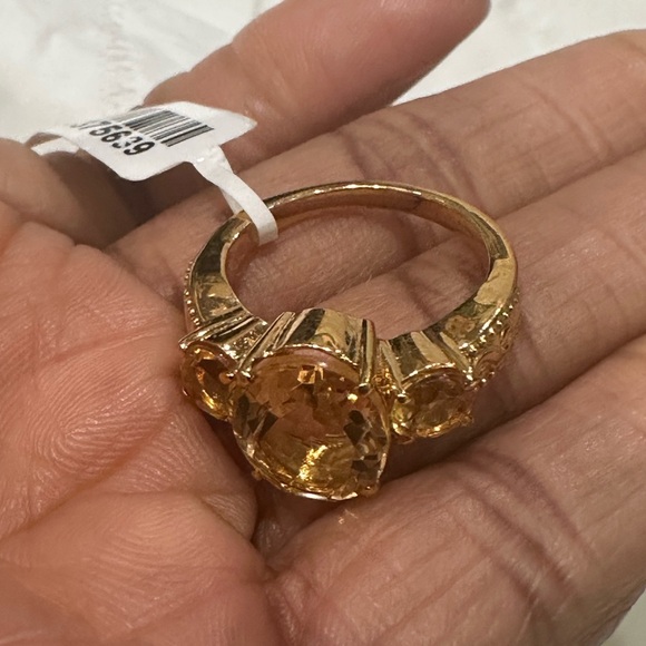 Jewelry - Elegant Gold Ring with Yellow Gemstones